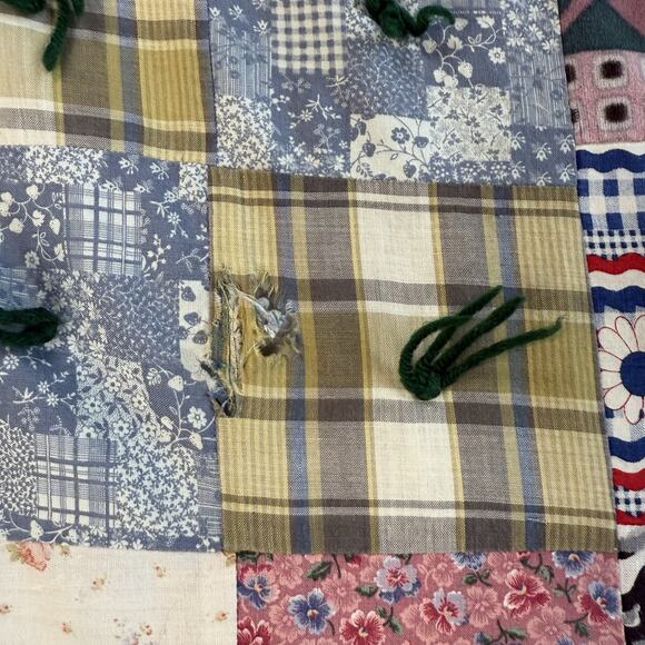 Vintage Handmade Patchwork Blocks Hand Quilt 88"x67" - Picture 4 of 8